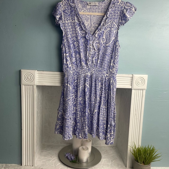 Jessica Simpson Dresses & Skirts - Jessica Simpson Paisley Blue and White Mini Dress